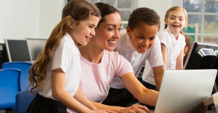 Best Educational Podcasts for Lifelong Learners