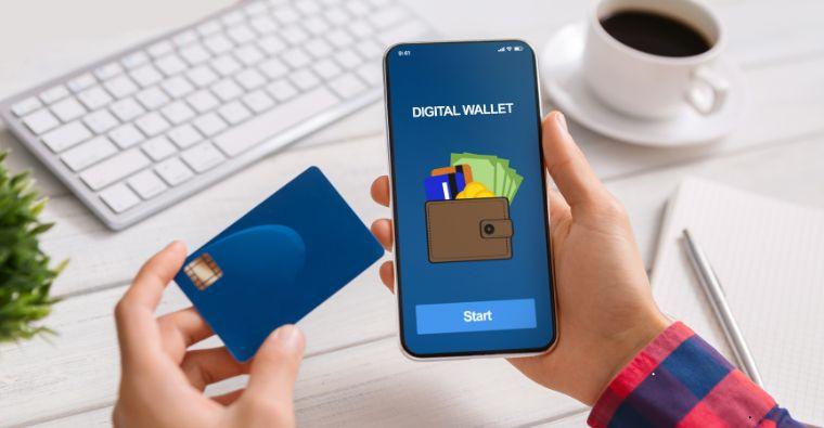 Digital Wallets vs Traditional Banking in 2025