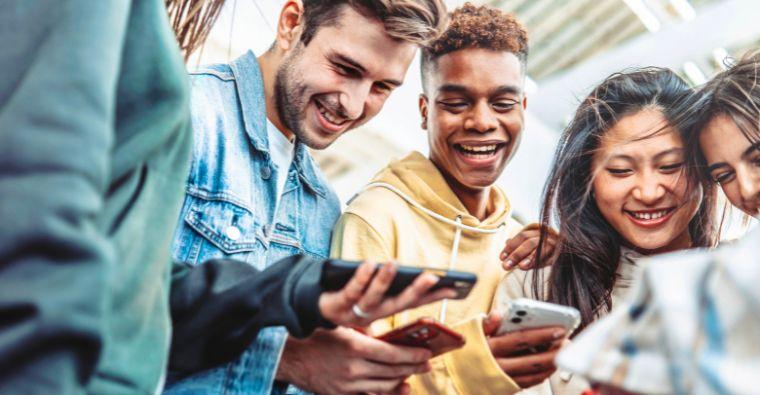 How Mobile Gaming Influences Social Connections and Friendships