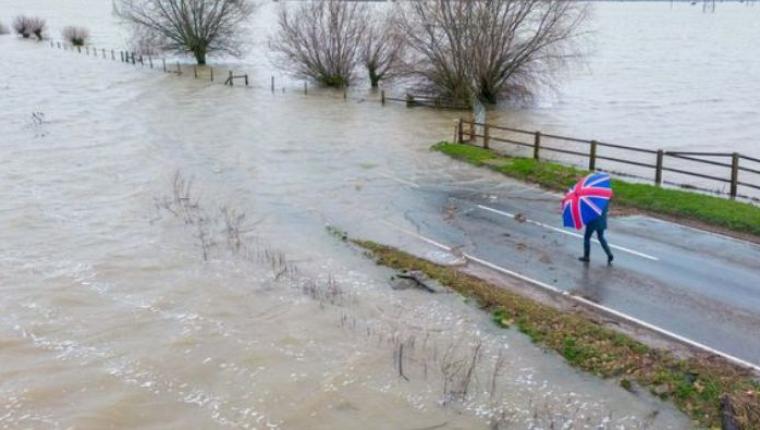 UK Weather: Flooding Chaos as Roads and Schools Shut Amid Met Office Warning of More Heavy Rain