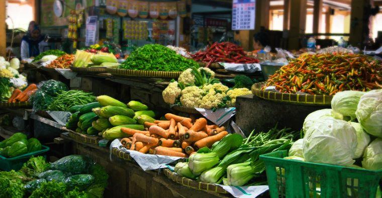 Why Choosing Local and Seasonal Foods is Better for the Planet